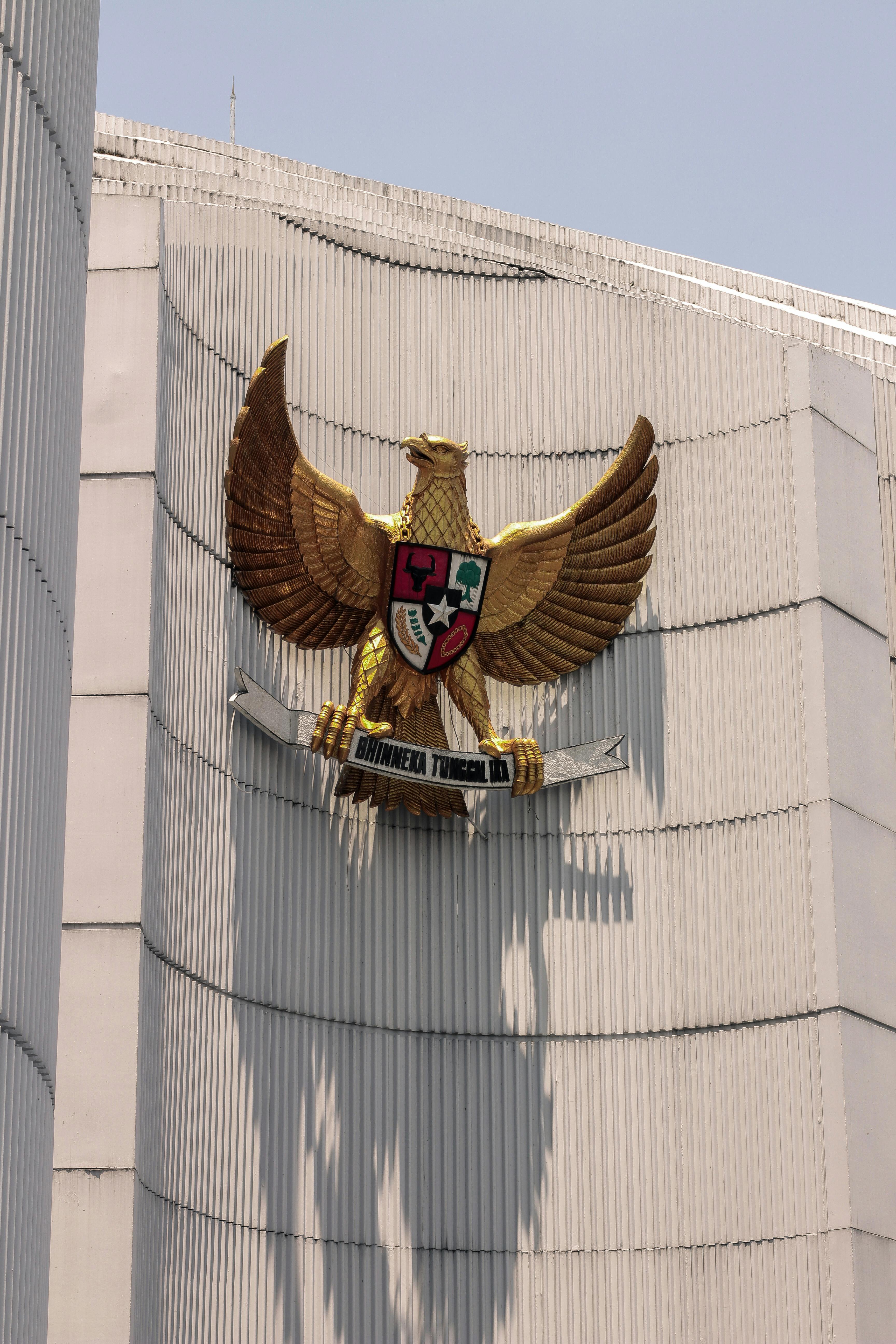 Mengadakan rapat membahas tentang ART